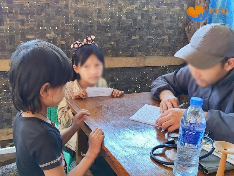 Health worker consulting with a family